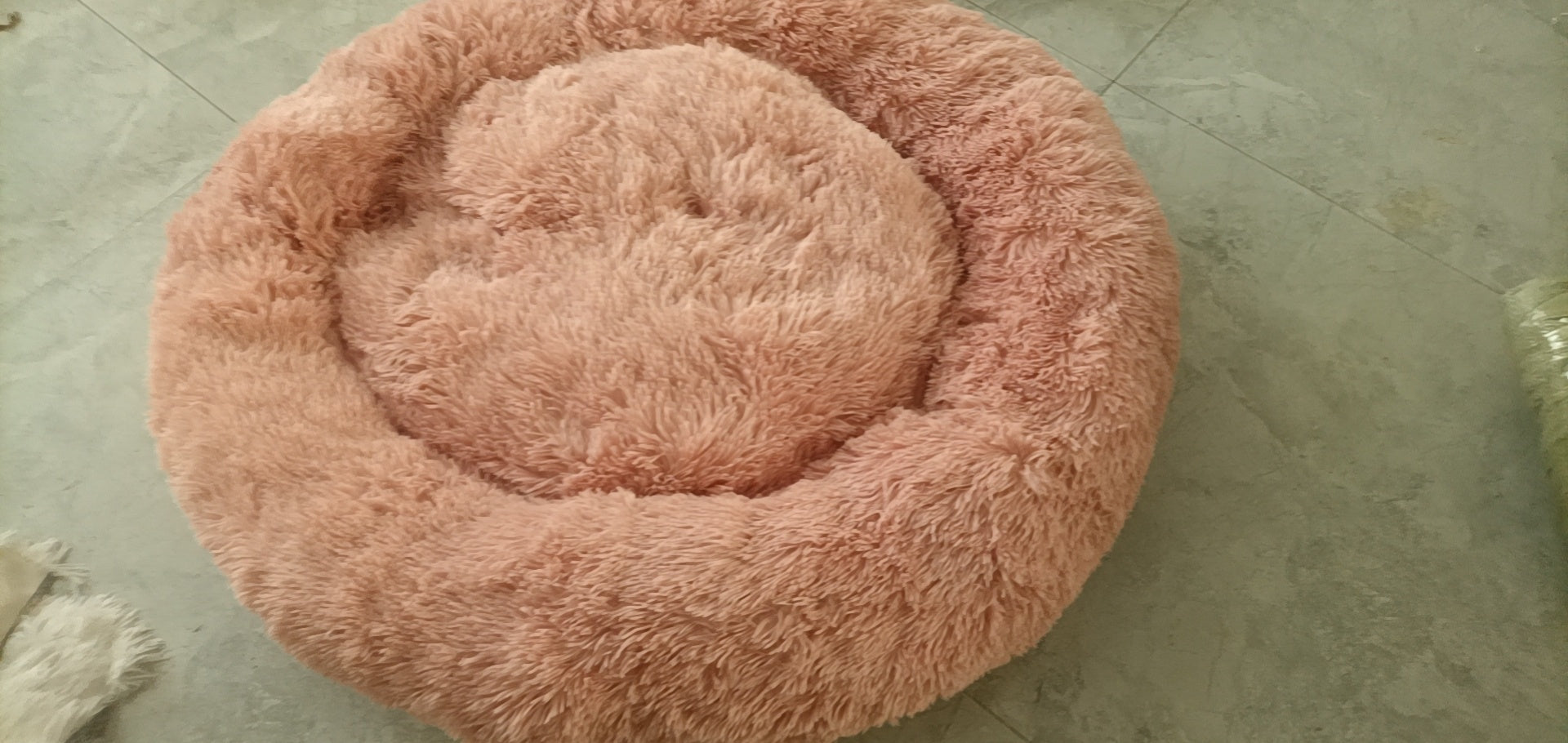 Fluffy Round Dog Bed for Cold-Weather Comfort